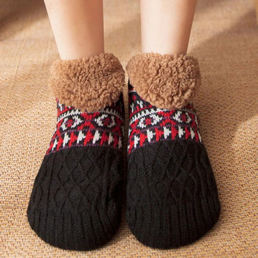 Fluffy knitting socks with fleece feed