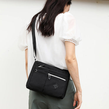 Multi-pocket shoulder bag for women