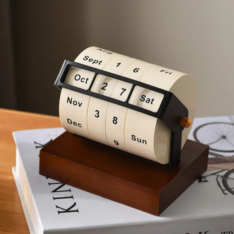 Rotating perpetual calendar