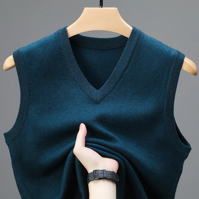 Flat knitted vest