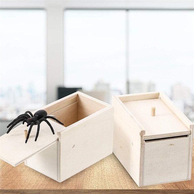 FunnyPrank - Super funny crazy prank gift box spider 