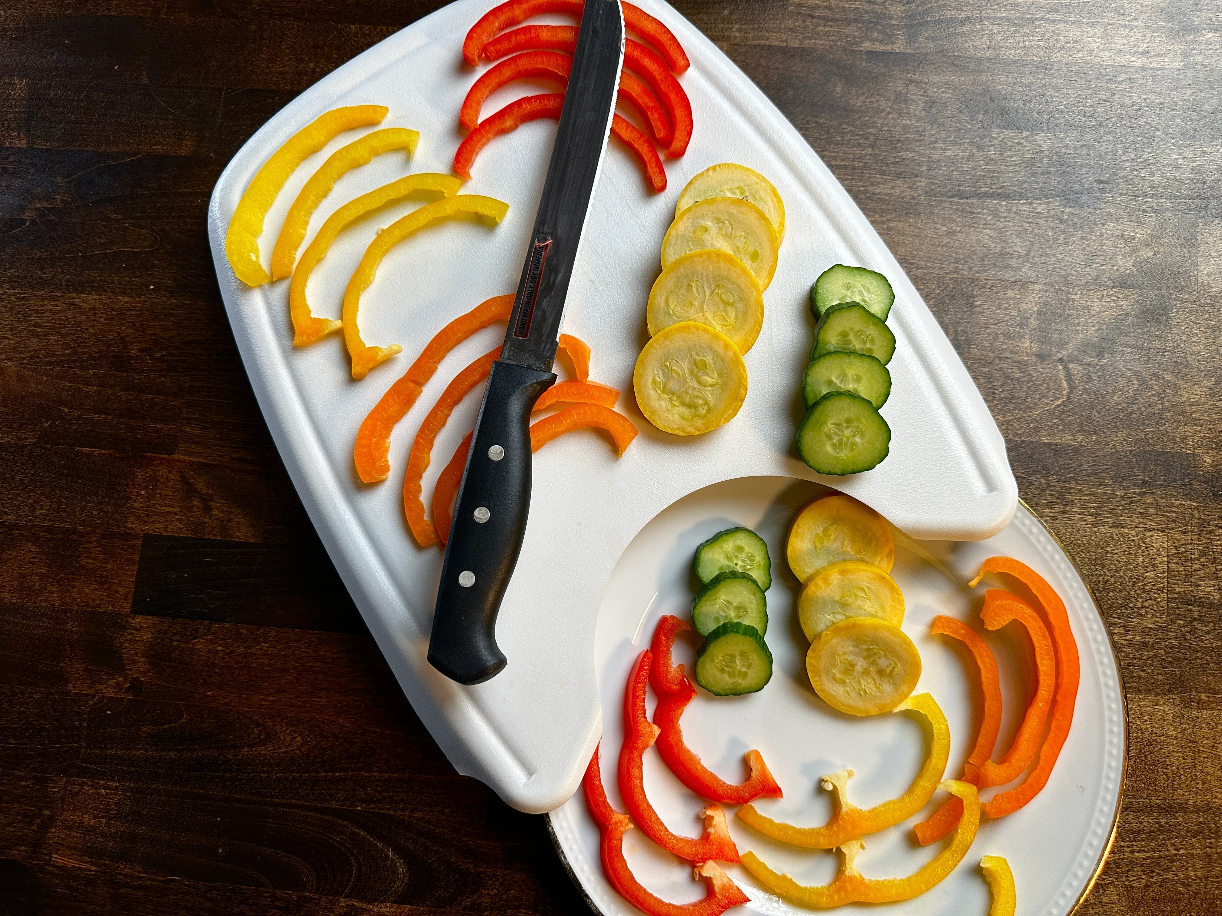 SlidenServe™ - Slide 'n' Serve Cutting Board [Last Day Discount]