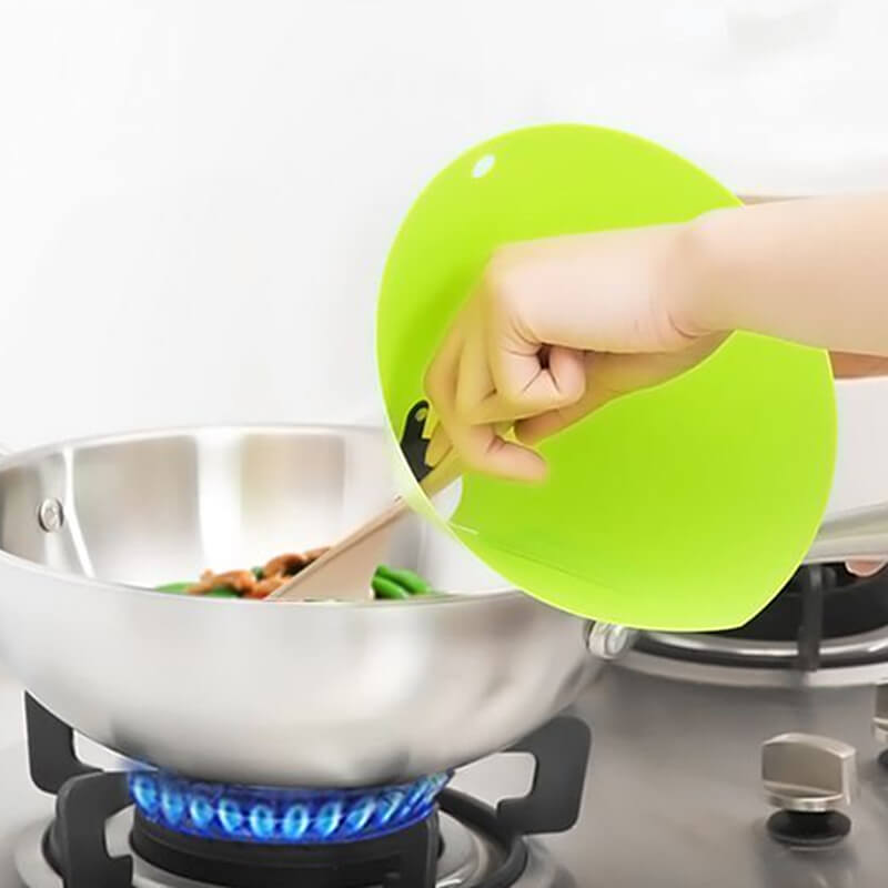 Splash protection for frying pan