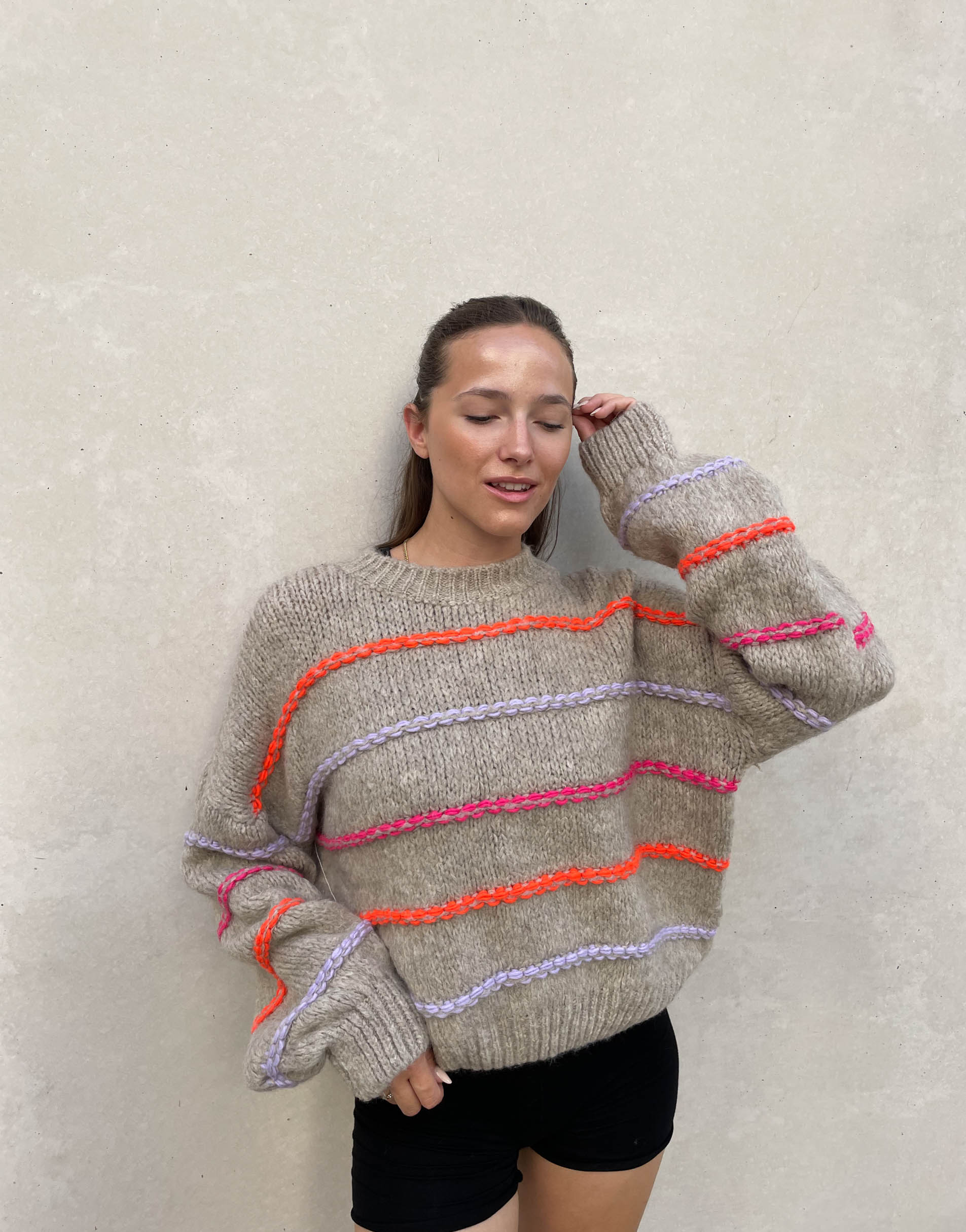 Oversized sweater with neon seam