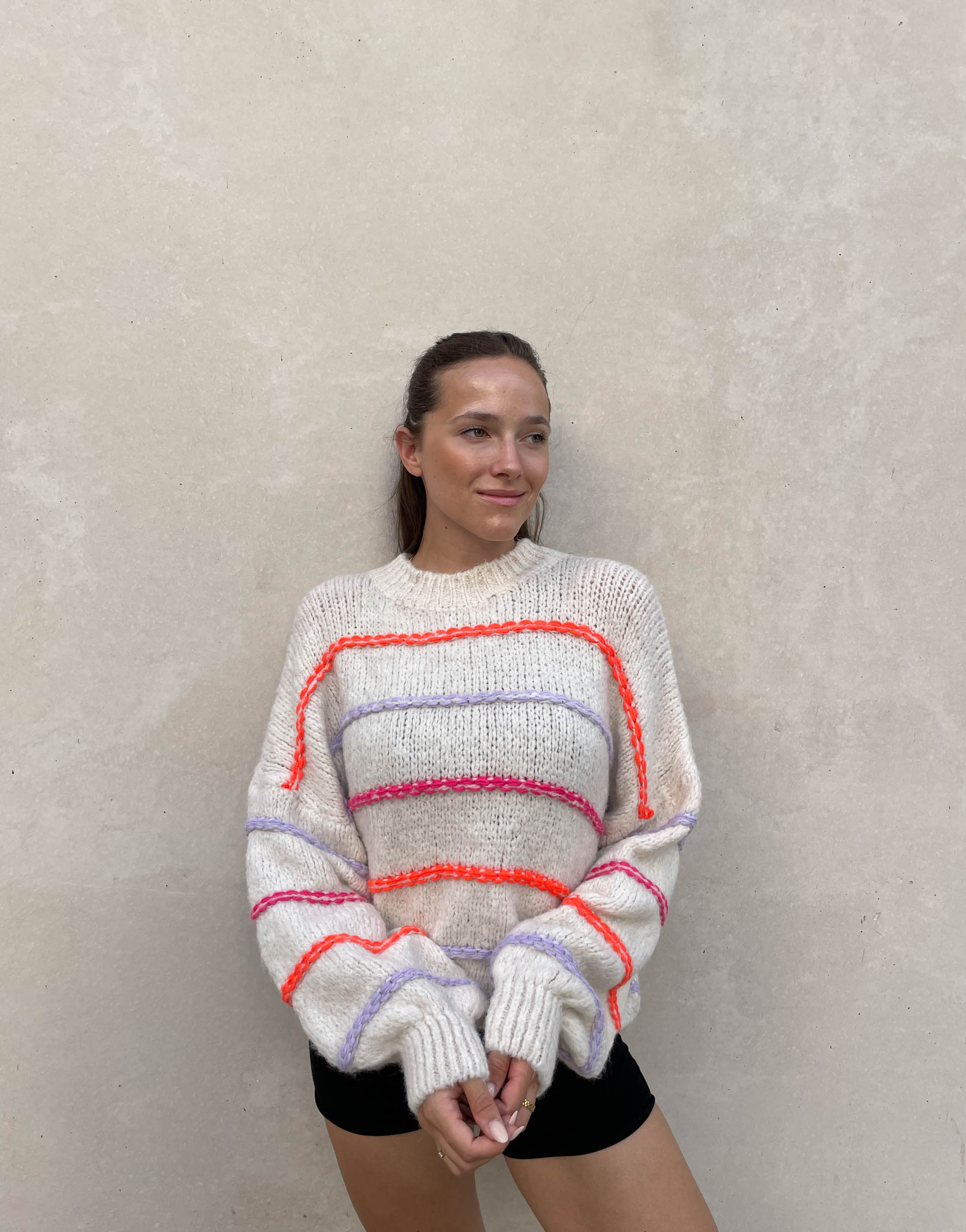 Oversized sweater with neon seam