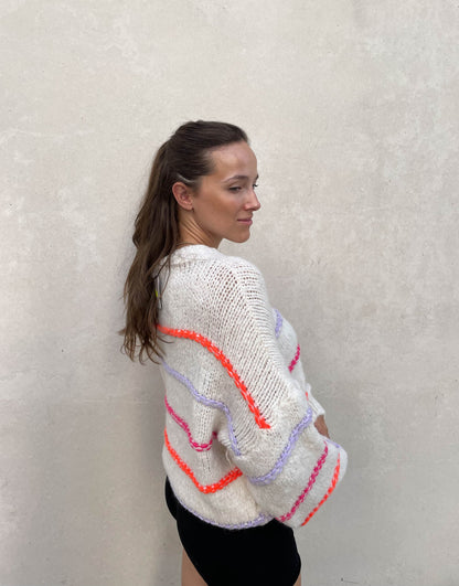 Oversize sweater with neon seam