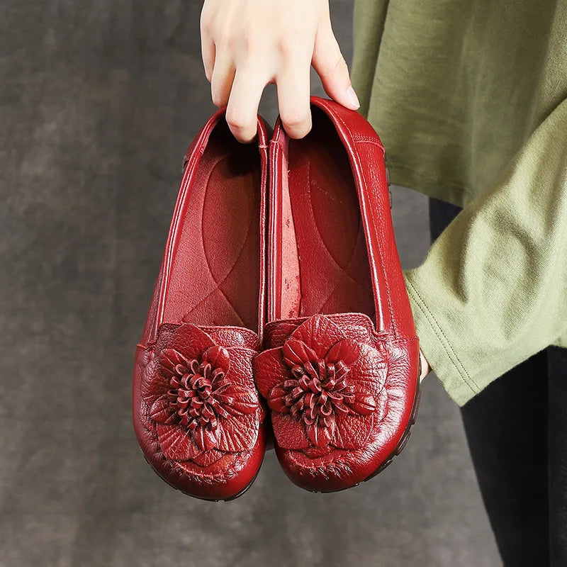 Kyra - Versatile slippers with floral decor (Last day discount)