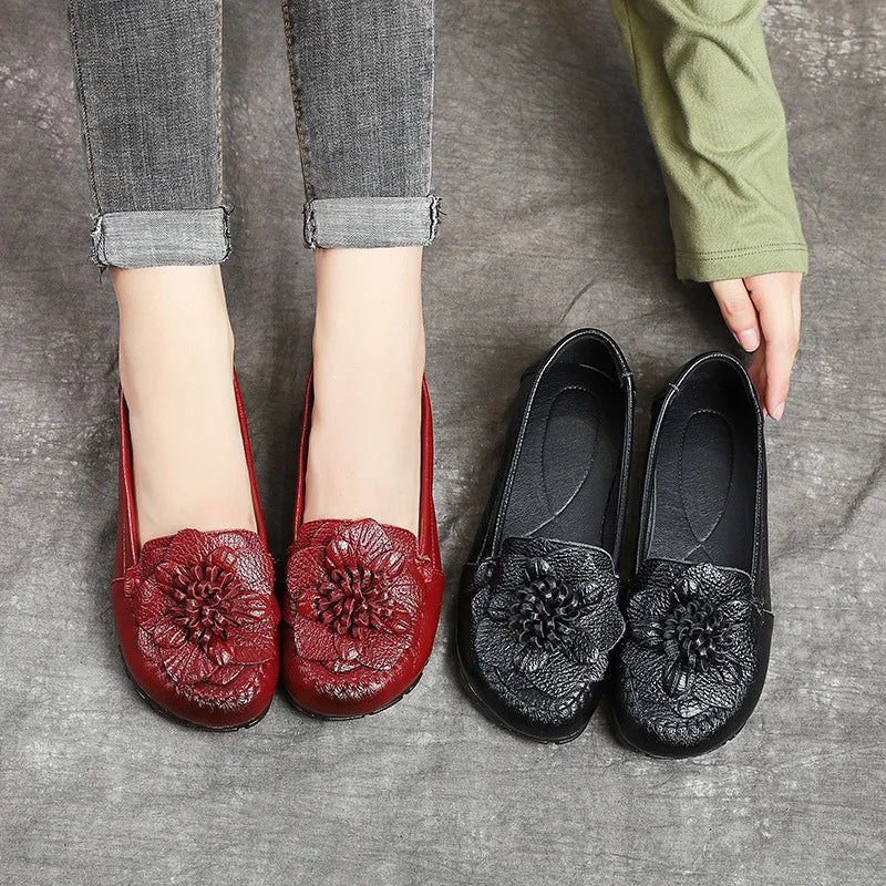 Kyra - Versatile slippers with floral decor (Last day discount)