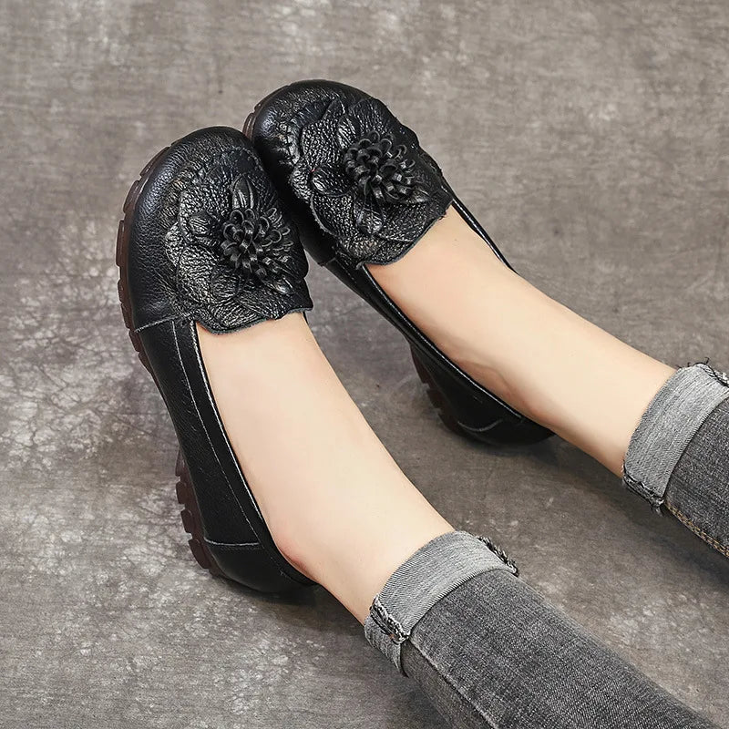 Kyra - Versatile slippers with floral decor (Last day discount)