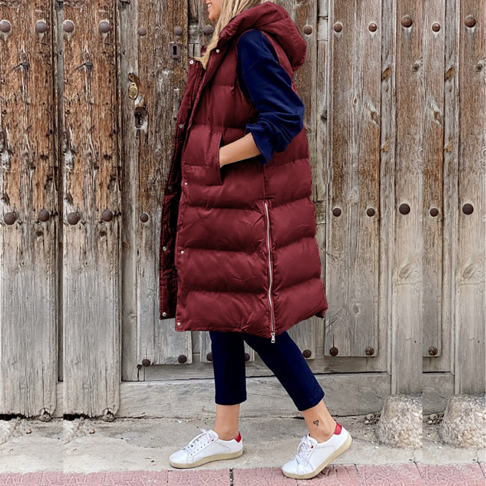 Long sleeveless coat with hood