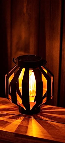 Solar garden lantern